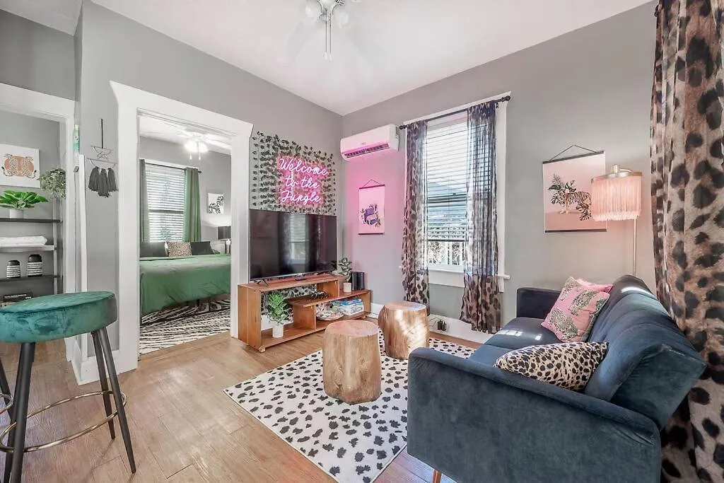 Jungle Themed Apt. Close To Coffee, Food + Shops! Tampa United States